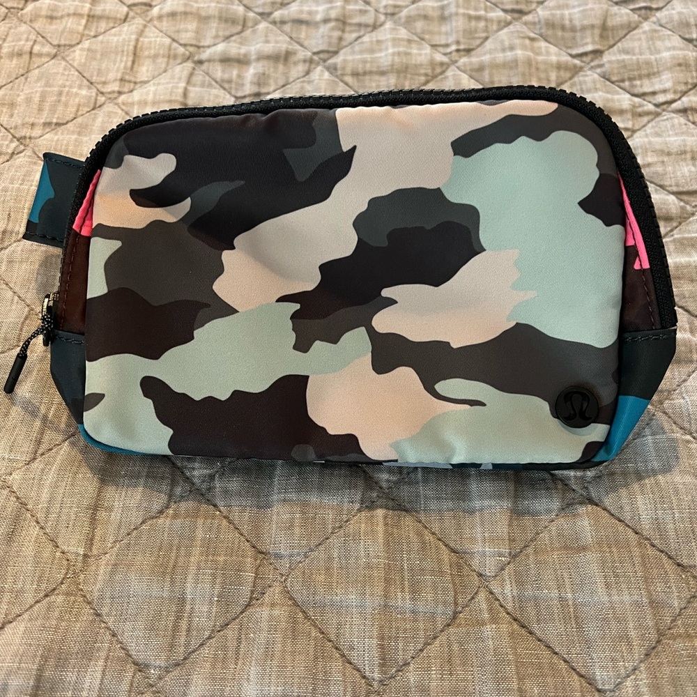 Lululemon Everywhere Belt Bag…NWT